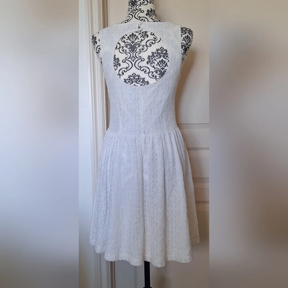 Twik size M white dress - Picture 7 of 8